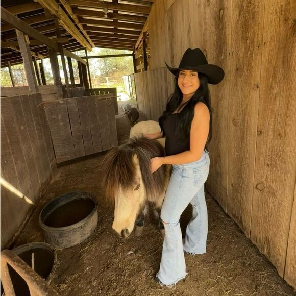 Black cowboy hat - Picture 7 of 12